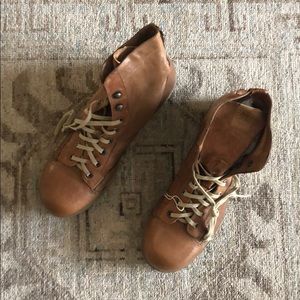 oXs Camel Ankle Boots